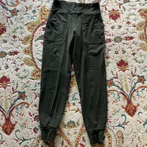 Lululemon Align joggers- size 6